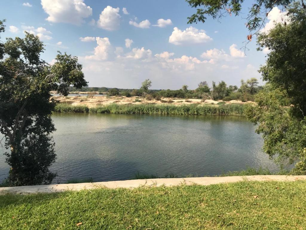 Juda Haus Lodge Katima Mulilo Buitenkant foto
