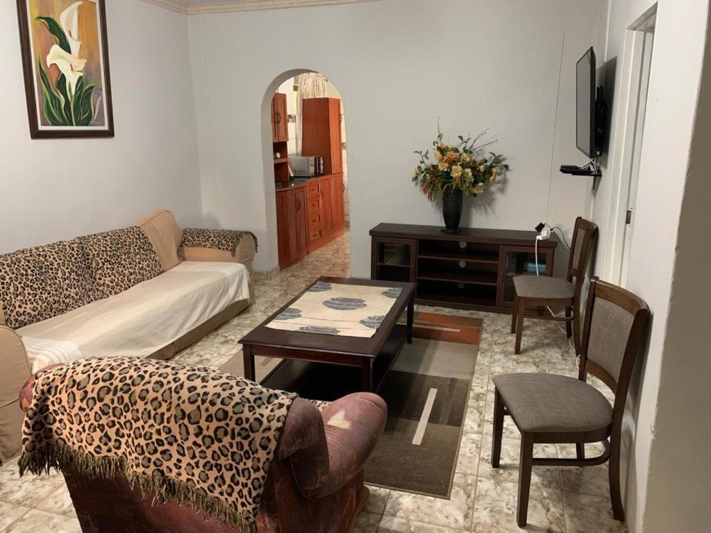 Juda Haus Lodge Katima Mulilo Buitenkant foto