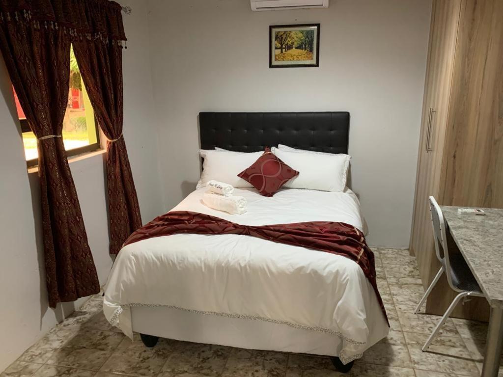 Juda Haus Lodge Katima Mulilo Buitenkant foto